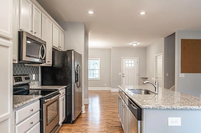 Building Photo - 2 Sawmill Ct