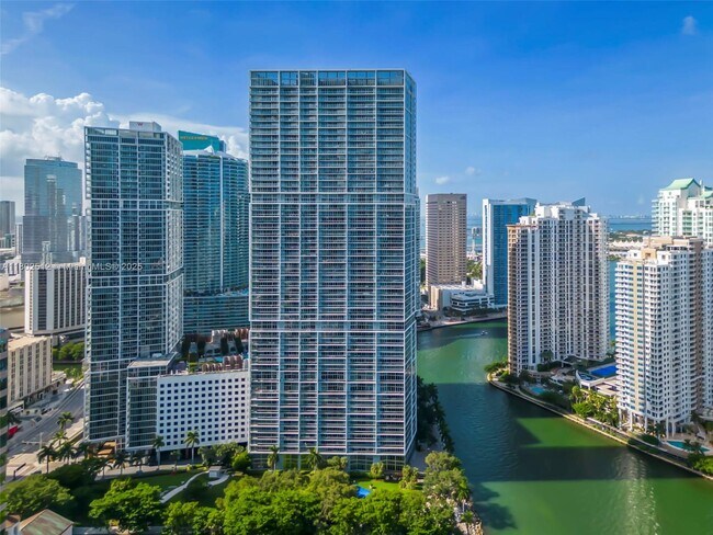 Building Photo - 495 Brickell Ave