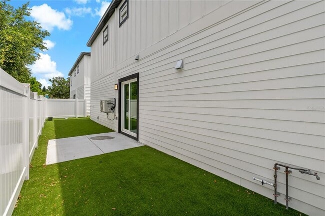 Building Photo - 1348 San Christopher Dr