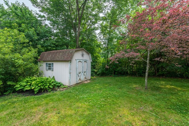 Building Photo - Available July – 4 Bed, 3 Bath Updated Hom...