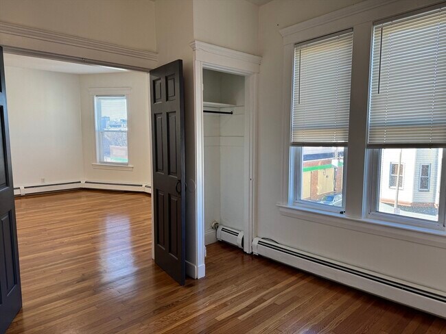 Building Photo - 1086 Dorchester Ave