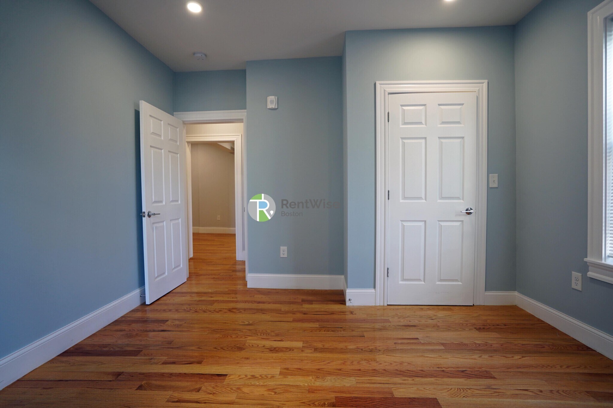 Building Photo - 374 Oxford St