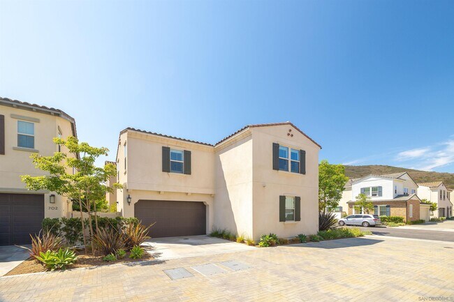 Building Photo - 704 Merit Dr