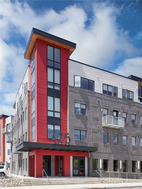Primary Photo - 625 S Goodman St