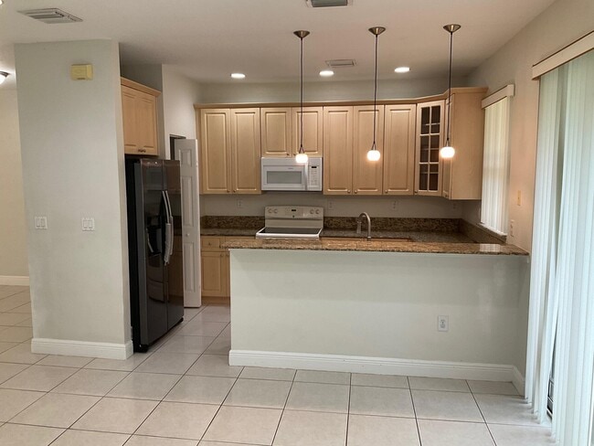 Building Photo - 6639 Hidden Cove Dr