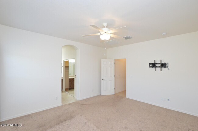 Building Photo - 802 W Witt Ave