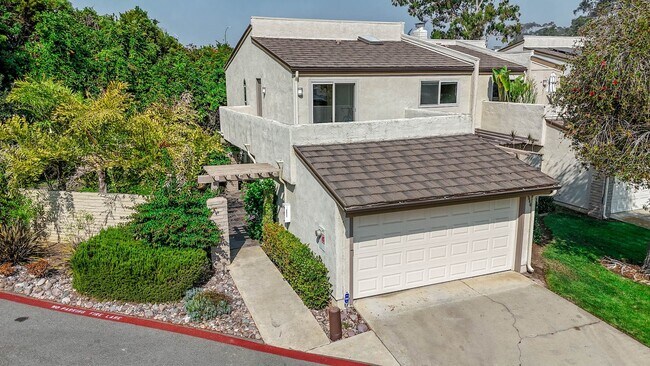 Building Photo - Updated 4BR Townhome in La Jolla Shores He...