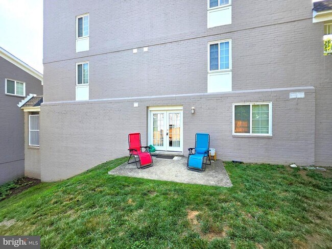 Building Photo - 4121 S Four Mile Run Dr