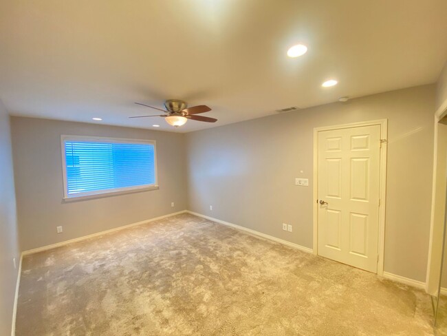 Building Photo - Unique 4 Bedroom 2 bath Guest Home in Ocea...