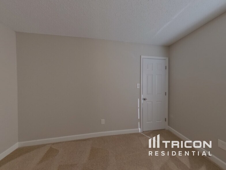 Building Photo - 2918 Brekonridge Centre Dr