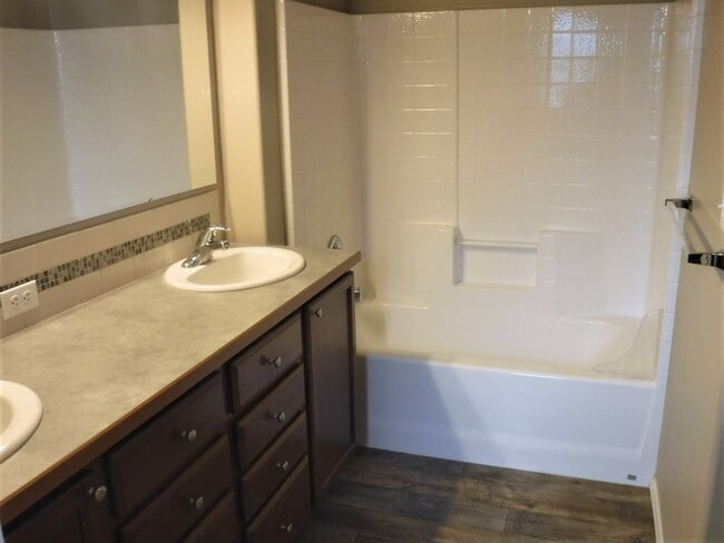 Building Photo - Awesome Caldwell 3 bed, 2 bath cutie!