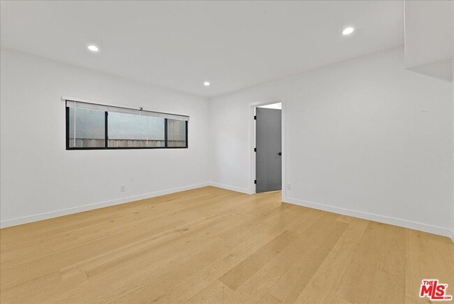 Building Photo - 1210 Larrabee St
