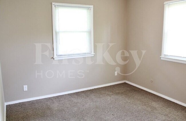Building Photo - 4455 Stuart Dr