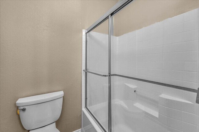 Building Photo - Spacious 4 Bedroom Home in North Clovis Gated Community