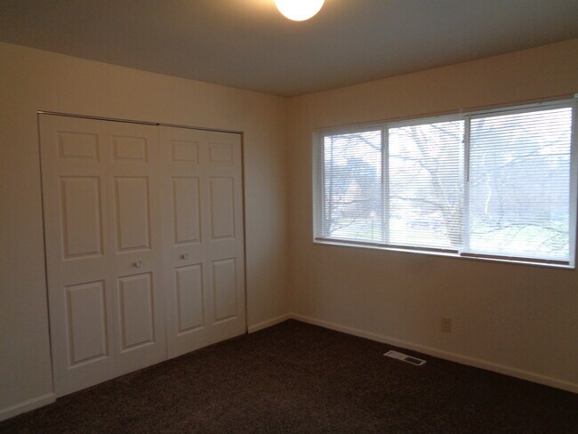 Building Photo - 3406 Kenbrooke Ct