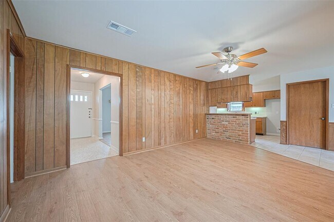 Building Photo - 2530 Bandelier Dr