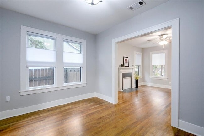 Building Photo - 705 W 35th St