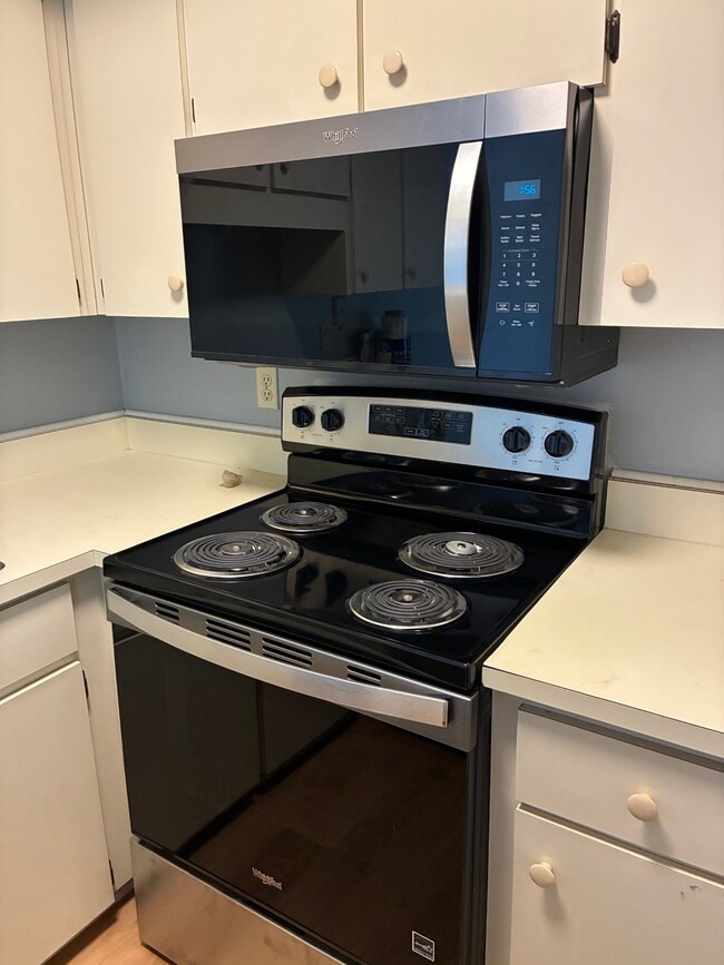 Building Photo - 158 Windtree Ln