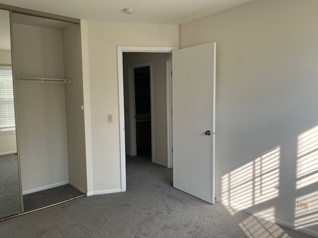 Building Photo - 839 Dracut Ln