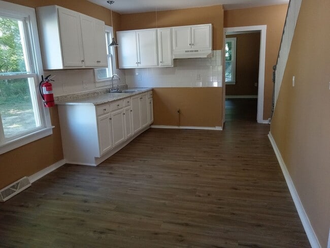 Building Photo - PRICE IMPROVEMENT Stunning 3 Bedroom Home FOR RENT in Millville NJ $1575