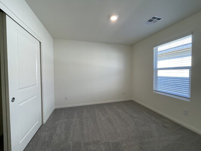 Building Photo - 4 BED 2.5 BATH 2 CAR GARAGE SINGLE FAMILY HOME IN CADENCE, HENDERSON w/ LARGE BACKYARD