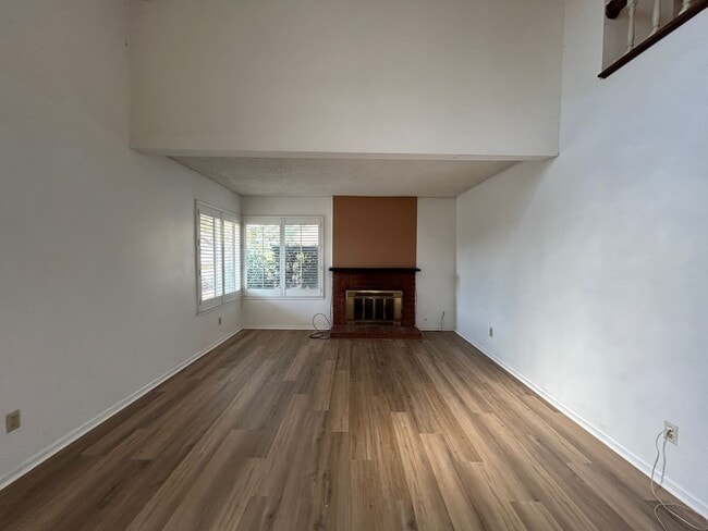 Building Photo - 5055 Pearblossom Dr