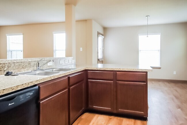 Building Photo - 5822 S Brenwood Dr