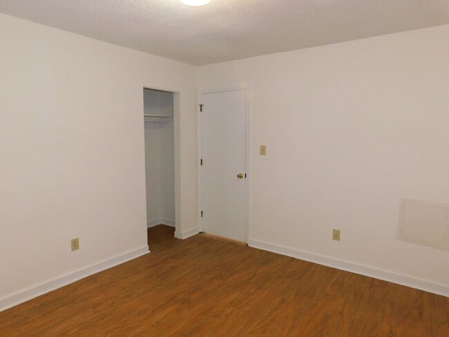 Building Photo - Affordable Gem!