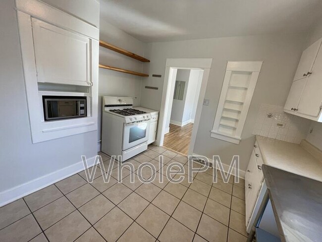 Building Photo - 4909 Beach Ct