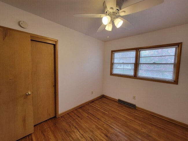 Building Photo - Great Home in quiet Waterloo Neighborhood