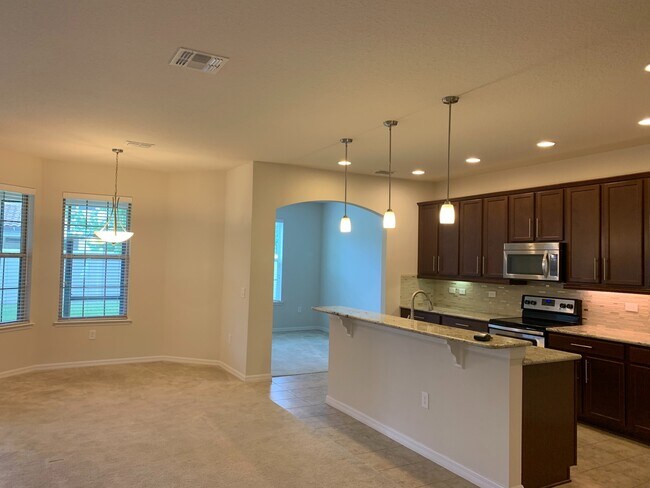 Building Photo - WINDERMERE TRAILS HOME  4 Bed 3.5 BATH