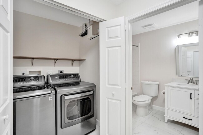 Building Photo - 5033 S La Sedona Cir
