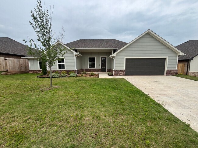 Primary Photo - Wonderful 4 Bed 2.5 Bath Home in Norman
