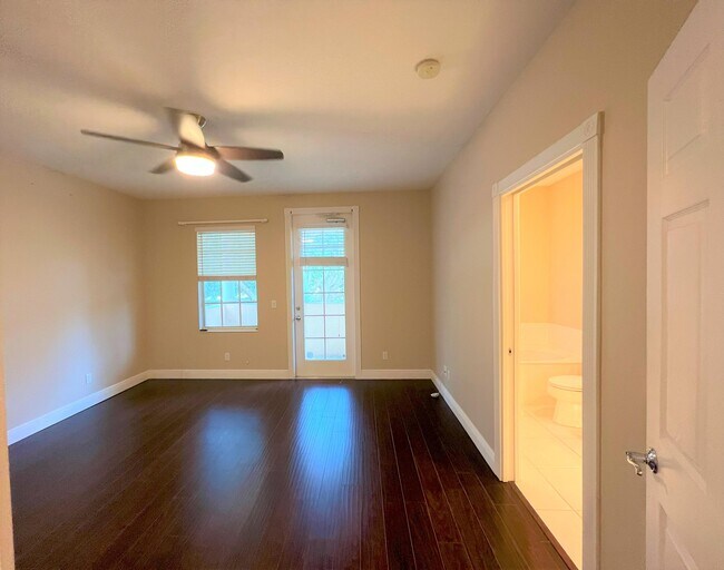 Building Photo - 3368 Greenway Dr
