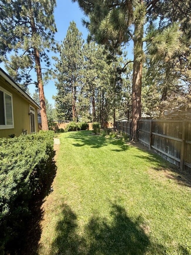 Building Photo - Charming Craftsman Home in SW Bend!