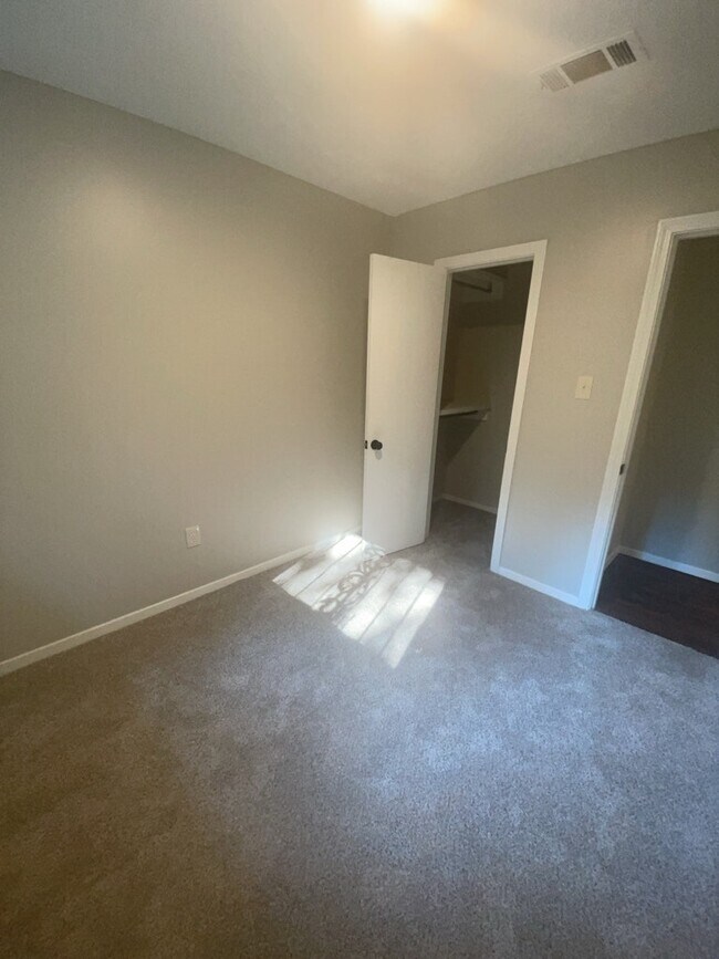 Building Photo - 327 Grover Cleveland Cir