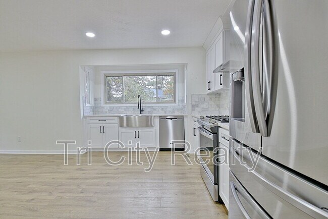 Building Photo - 150 Drennan Dr