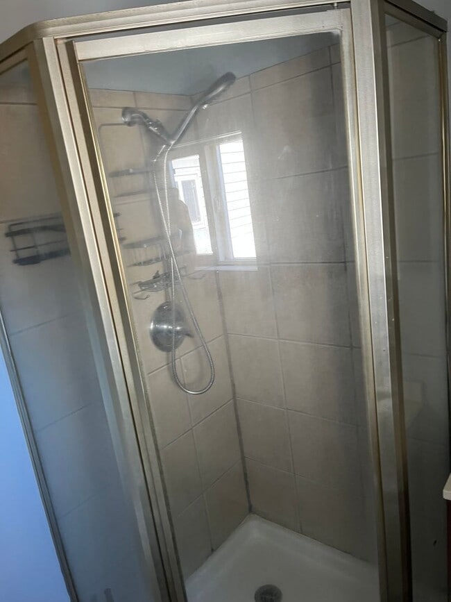 Building Photo - 3-bedroom 2 bath Corner Lot