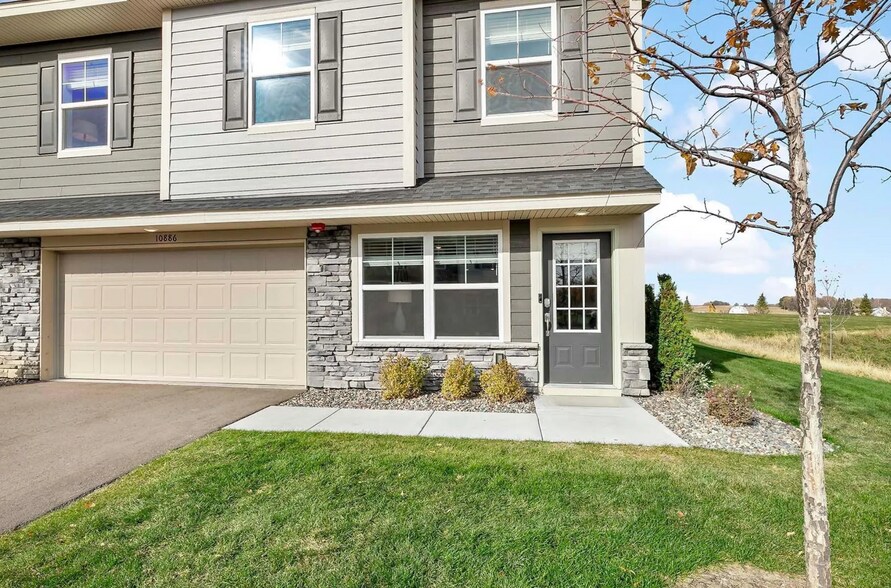 Building Photo - 10886 Glacier Ln N