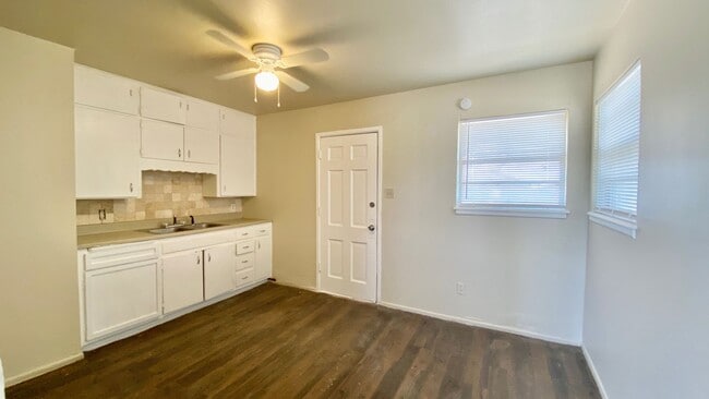 Building Photo - 808 Vanda Ave