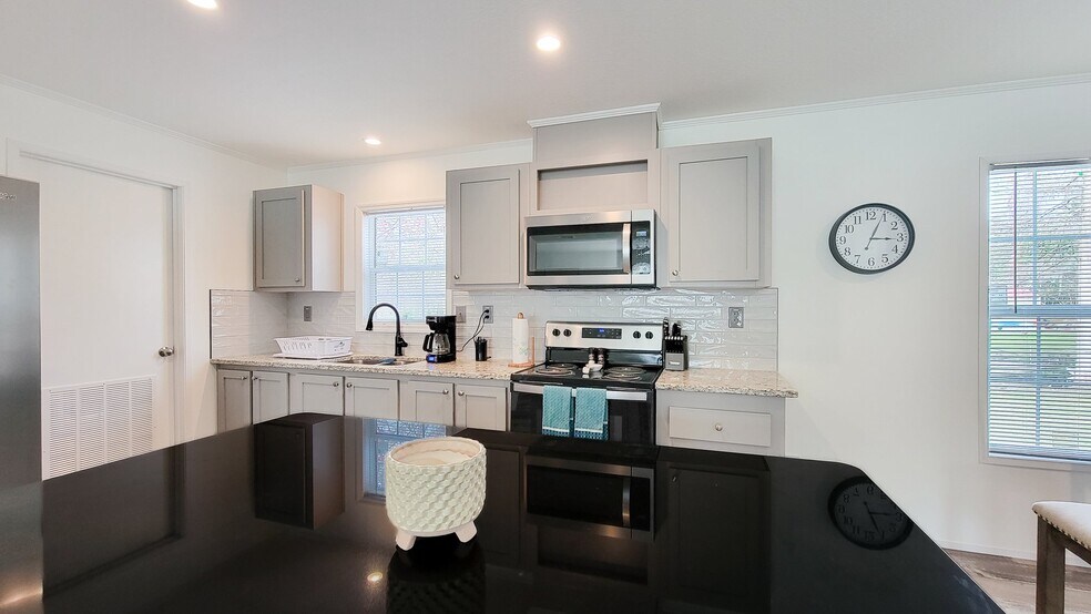 Building Photo - 155 Elsie Dr
