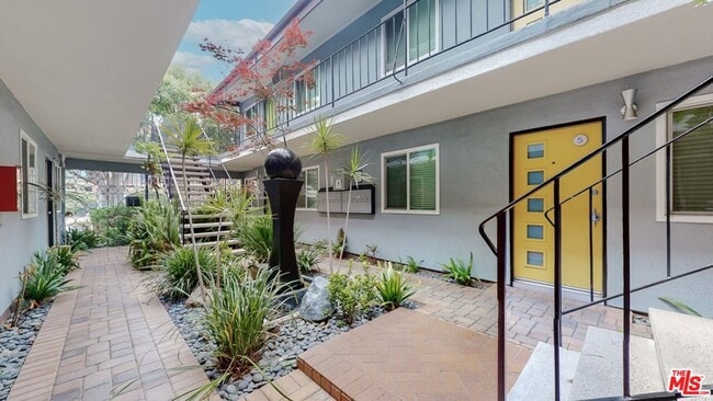 Building Photo - 10333 Santa Monica Blvd