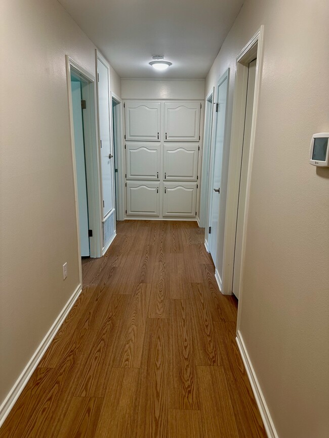 Building Photo - 5802 Kevin St