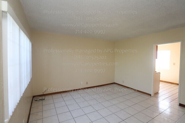Building Photo - 830 E Anaheim St