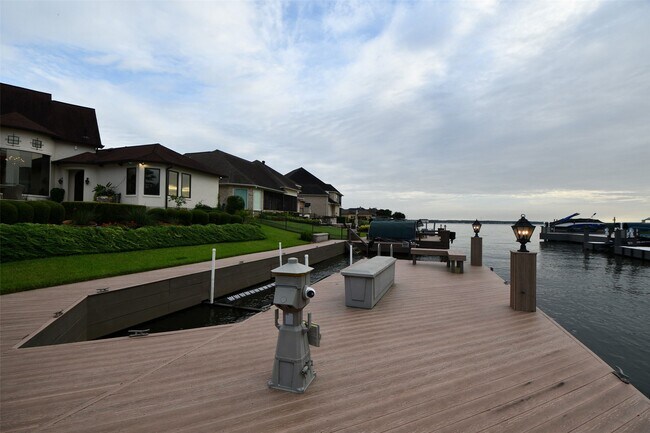 Building Photo - 12316 Oak Bend Cir