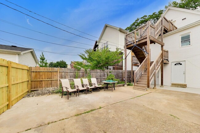 Building Photo - 4614 N Springfield Ave