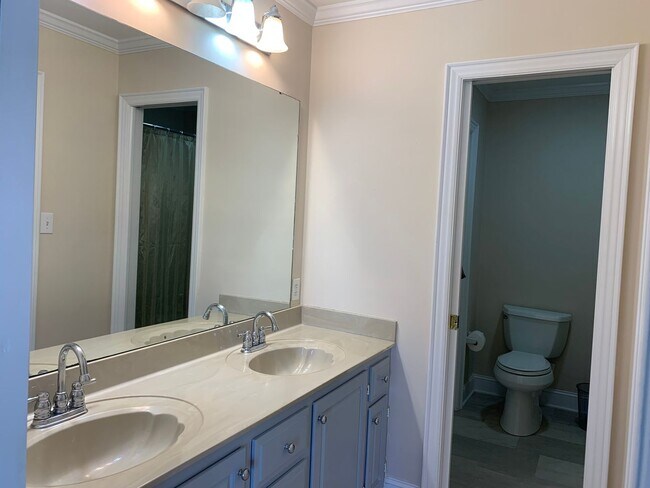 Building Photo - Beautiful Home on Lake Clermont