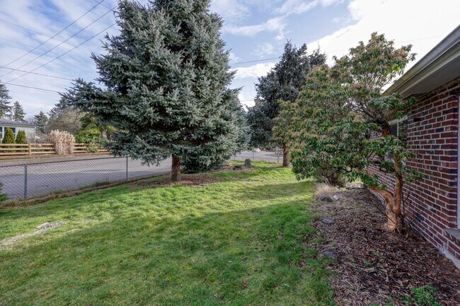 Building Photo - 503 N 5th Ave SW