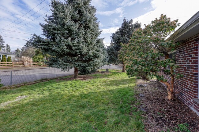 Building Photo - Move in Ready! Desirable Tumwater Hill 196...