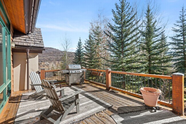 Building Photo - 875 Horse Ranch Dr